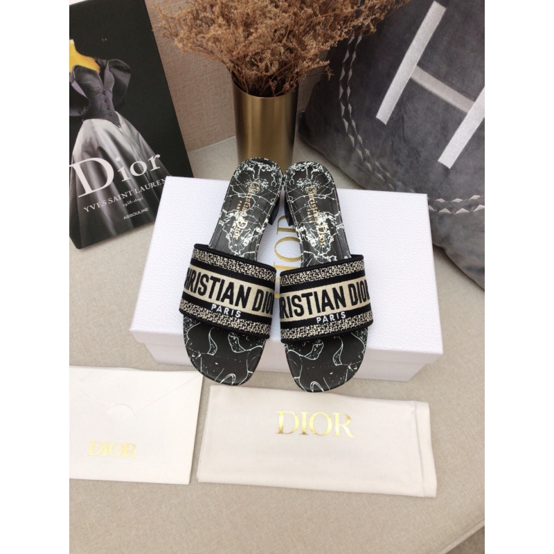 ch**an D*or slippers